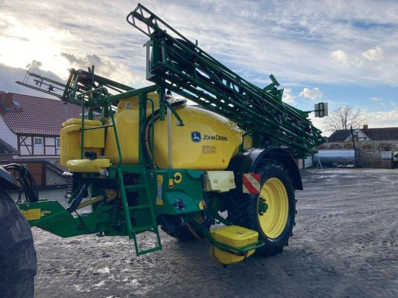 John Deere M740I - Прикачна пръскачка: снимка 1 John Deere M740I - Прикачна пръскачка: снимка 1