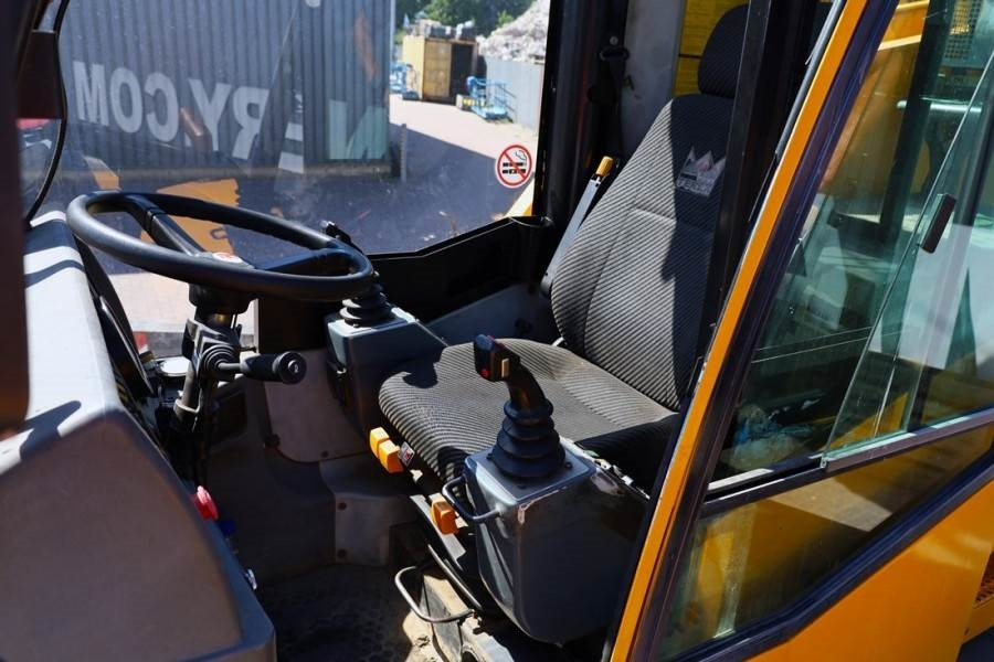 Demag AC30 City Diesel, 4x4x4 Drive, 30t Capacity, 25m M - Кран за всякакви терени: снимка 4 Demag AC30 City Diesel, 4x4x4 Drive, 30t Capacity, 25m M - Кран за всякакви терени: снимка 4