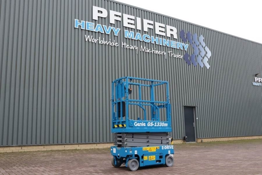 Genie GS1330M All-Electric DC Drive, 5.9m Working Height - Ножична работна платформа: снимка 2 Genie GS1330M All-Electric DC Drive, 5.9m Working Height - Ножична работна платформа: снимка 2