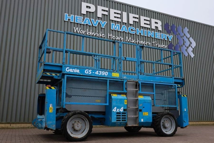 Ножична работна платформа Genie GS4390 Diesel, 4x4 Drive, 15m Working Height, 680k: снимка 1