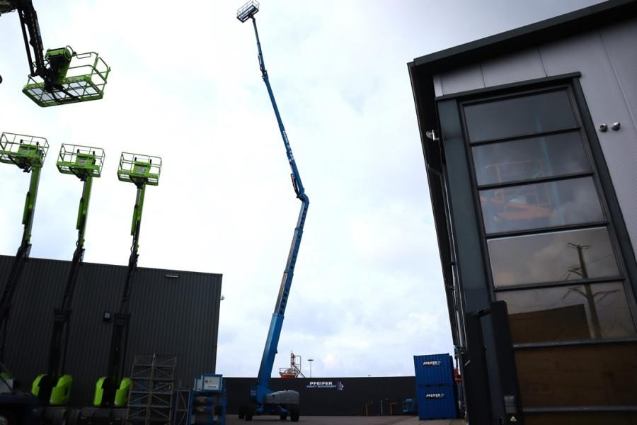 Genie Z135/70 Diesel, 4x4x4 Drive, 43m Lifting Height, 2 - Артикулираща платформа: снимка 3 Genie Z135/70 Diesel, 4x4x4 Drive, 43m Lifting Height, 2 - Артикулираща платформа: снимка 3