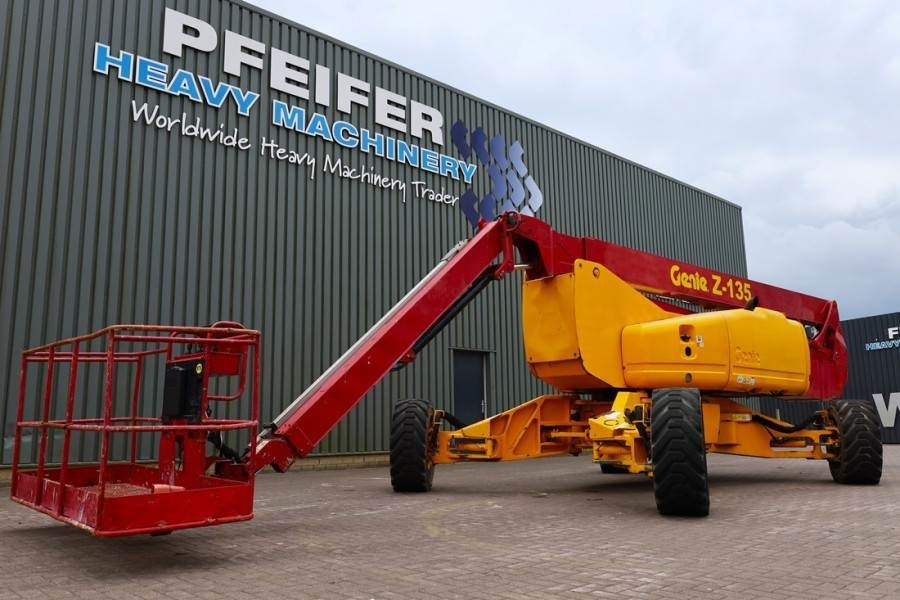 Genie ZX135/70 Diesel, 4x4x4 Drive, 43m Lifting Height, - Артикулираща платформа: снимка 2 Genie ZX135/70 Diesel, 4x4x4 Drive, 43m Lifting Height, - Артикулираща платформа: снимка 2