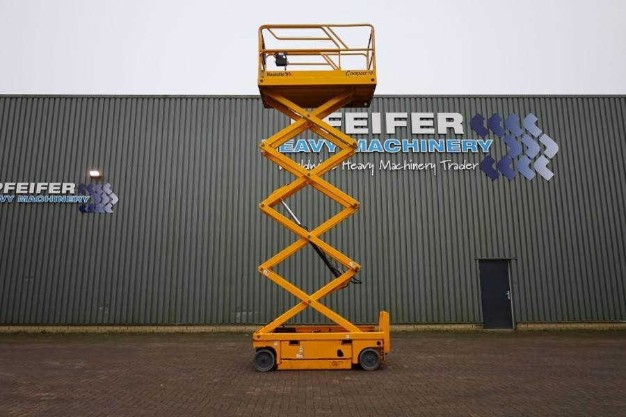 Haulotte Compact 10 Electric, 10.2m Working Height, 450kg C - Ножична работна платформа: снимка 3 Haulotte Compact 10 Electric, 10.2m Working Height, 450kg C - Ножична работна платформа: снимка 3