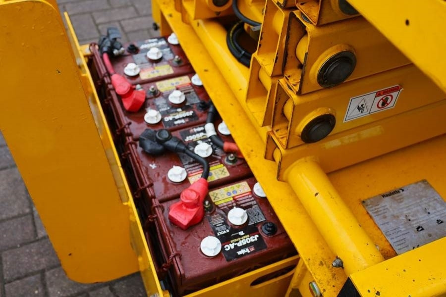 Haulotte Compact 10 Electric, 10.2m Working Height, 450kg C - Ножична работна платформа: снимка 4 Haulotte Compact 10 Electric, 10.2m Working Height, 450kg C - Ножична работна платформа: снимка 4