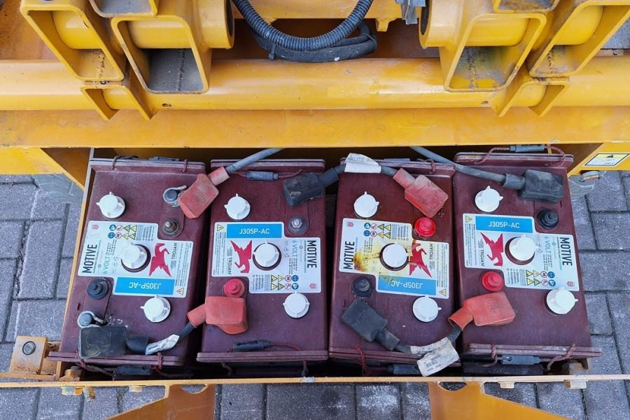 Haulotte Compact 10 Electric, 10m Working Height, 450kg Cap - Ножична работна платформа: снимка 5 Haulotte Compact 10 Electric, 10m Working Height, 450kg Cap - Ножична работна платформа: снимка 5