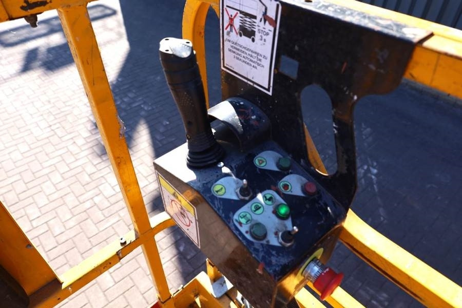 Haulotte Compact 10 Electric, 10m Working Height, 450kg Cap - Ножична работна платформа: снимка 5 Haulotte Compact 10 Electric, 10m Working Height, 450kg Cap - Ножична работна платформа: снимка 5