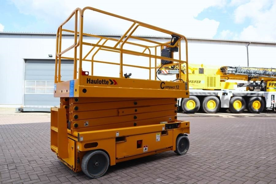 Haulotte Compact 12 Electric, 12m Working Height, 300kg Cap - Ножична работна платформа: снимка 2 Haulotte Compact 12 Electric, 12m Working Height, 300kg Cap - Ножична работна платформа: снимка 2