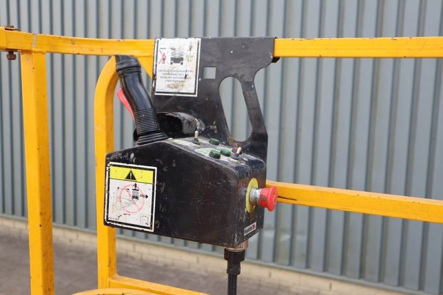 Haulotte Compact 12 Electric, 12m Working Height, 300kg Cap - Ножична работна платформа: снимка 4 Haulotte Compact 12 Electric, 12m Working Height, 300kg Cap - Ножична работна платформа: снимка 4