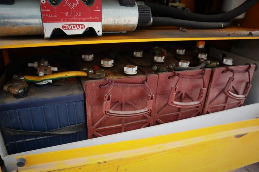 Haulotte Compact 12 RTE As-Is, Electric, 4x4 Drive, 12m Wor - Ножична работна платформа: снимка 3 Haulotte Compact 12 RTE As-Is, Electric, 4x4 Drive, 12m Wor - Ножична работна платформа: снимка 3