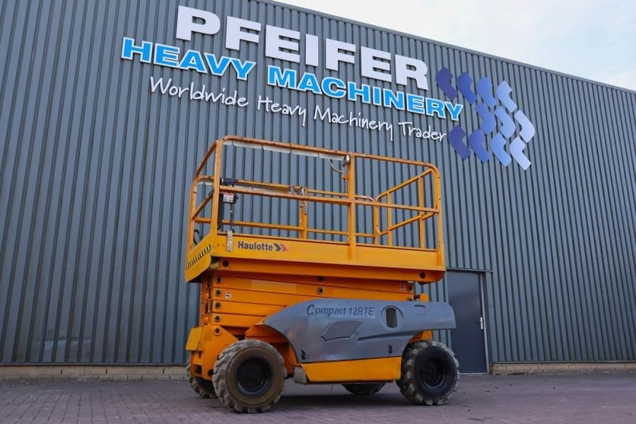Haulotte Compact 12RTE Electric, 12m Working Height, 450kg - Ножична работна платформа: снимка 1 Haulotte Compact 12RTE Electric, 12m Working Height, 450kg - Ножична работна платформа: снимка 1