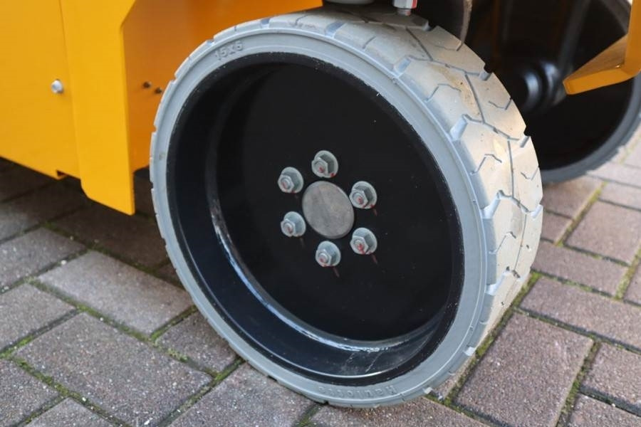 Ножична работна платформа Haulotte Compact 8N Valid inspection, *Guarantee! 8m Workin: снимка 6 Ножична работна платформа Haulotte Compact 8N Valid inspection, *Guarantee! 8m Workin: снимка 6