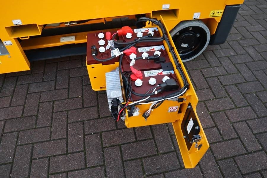 Ножична работна платформа Haulotte Compact 8N Valid inspection, *Guarantee! 8m Workin: снимка 8 Ножична работна платформа Haulotte Compact 8N Valid inspection, *Guarantee! 8m Workin: снимка 8