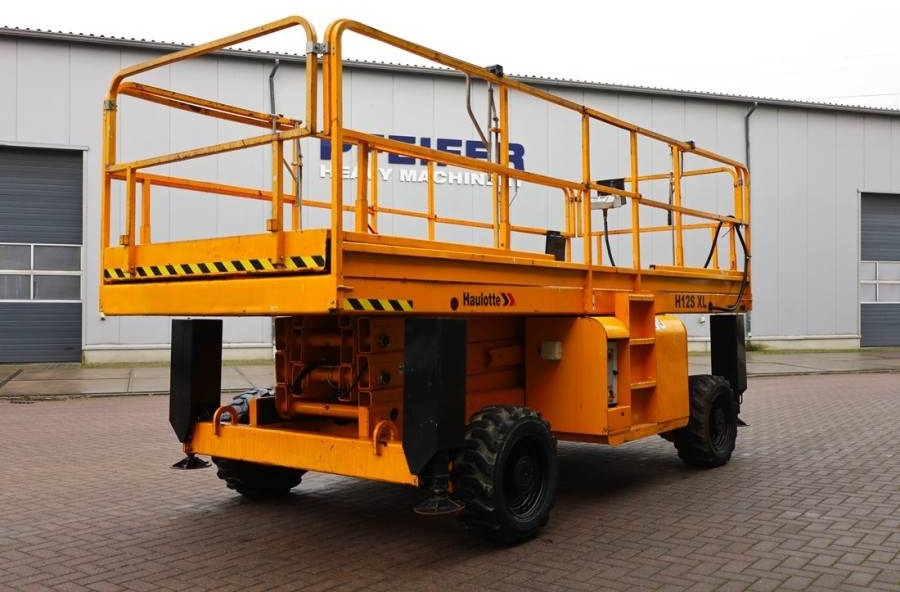 Haulotte H12SXL Diesel, 4x4 Drive, 12m Working Height, 700k - Ножична работна платформа: снимка 2 Haulotte H12SXL Diesel, 4x4 Drive, 12m Working Height, 700k - Ножична работна платформа: снимка 2