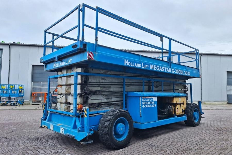 Holland Lift Megastar G-300DL30/S Diesel, 4x4x4 Drive, 33.5m Wo - Ножична работна платформа: снимка 2 Holland Lift Megastar G-300DL30/S Diesel, 4x4x4 Drive, 33.5m Wo - Ножична работна платформа: снимка 2