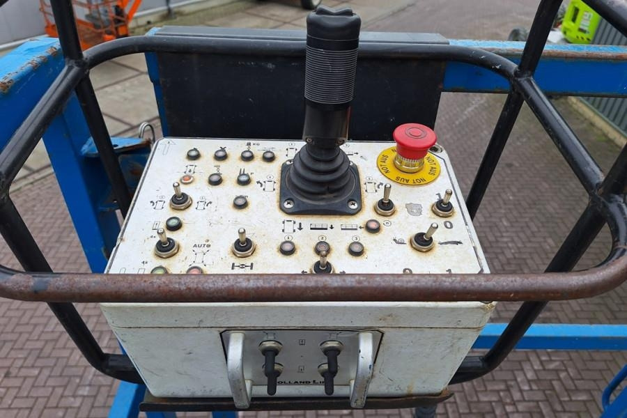 Holland Lift Megastar G320DL30 4WDS/N Diesel, 4x4x4 Drive, 34m - Ножична работна платформа: снимка 4 Holland Lift Megastar G320DL30 4WDS/N Diesel, 4x4x4 Drive, 34m - Ножична работна платформа: снимка 4