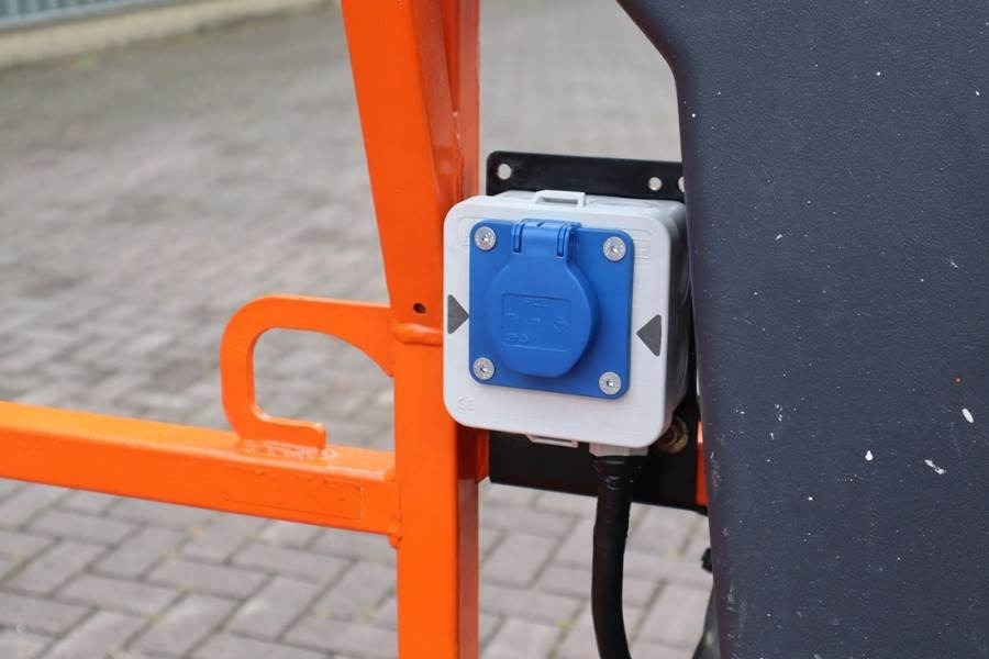 Телескопична платформа JLG 1350SJP Valid Inspection, Diesel, 4x4 Drive And 4-: снимка 12