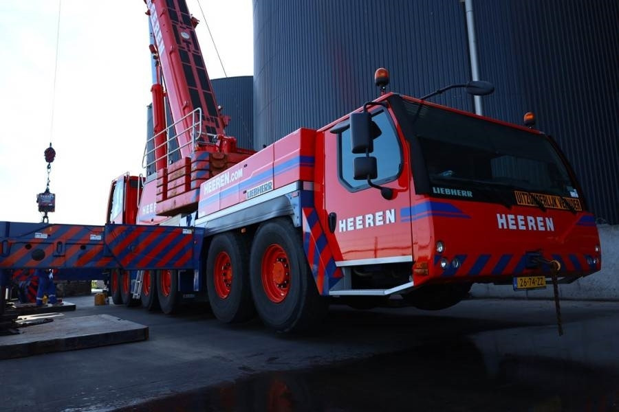 Liebherr LTM1300-6.2 Dutch Registration, 12x8, 300t Capacit - Кран за всякакви терени: снимка 1 Liebherr LTM1300-6.2 Dutch Registration, 12x8, 300t Capacit - Кран за всякакви терени: снимка 1
