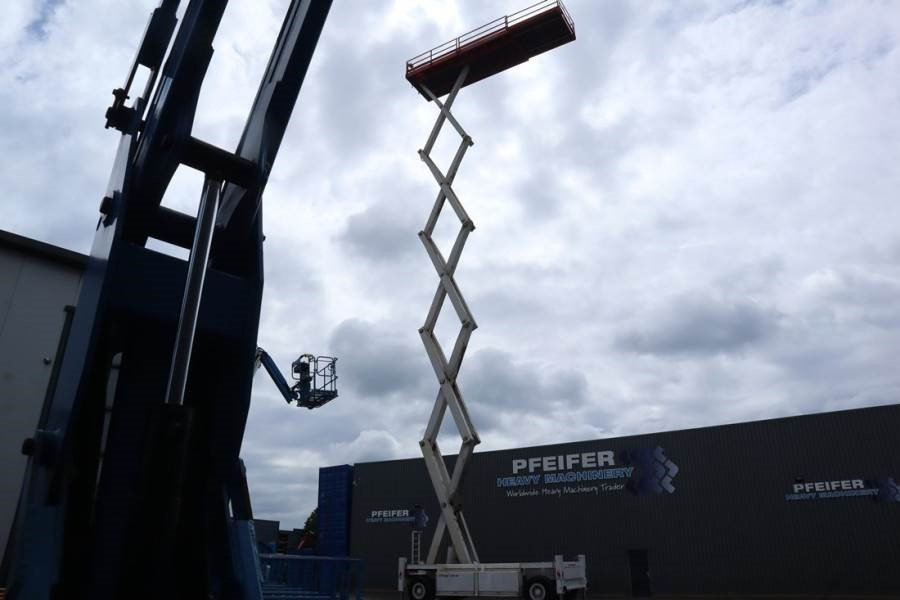 Liftlux SL320-30DS Diesel, 4x4 Drive, 34m Working Height, - Ножична работна платформа: снимка 3 Liftlux SL320-30DS Diesel, 4x4 Drive, 34m Working Height, - Ножична работна платформа: снимка 3