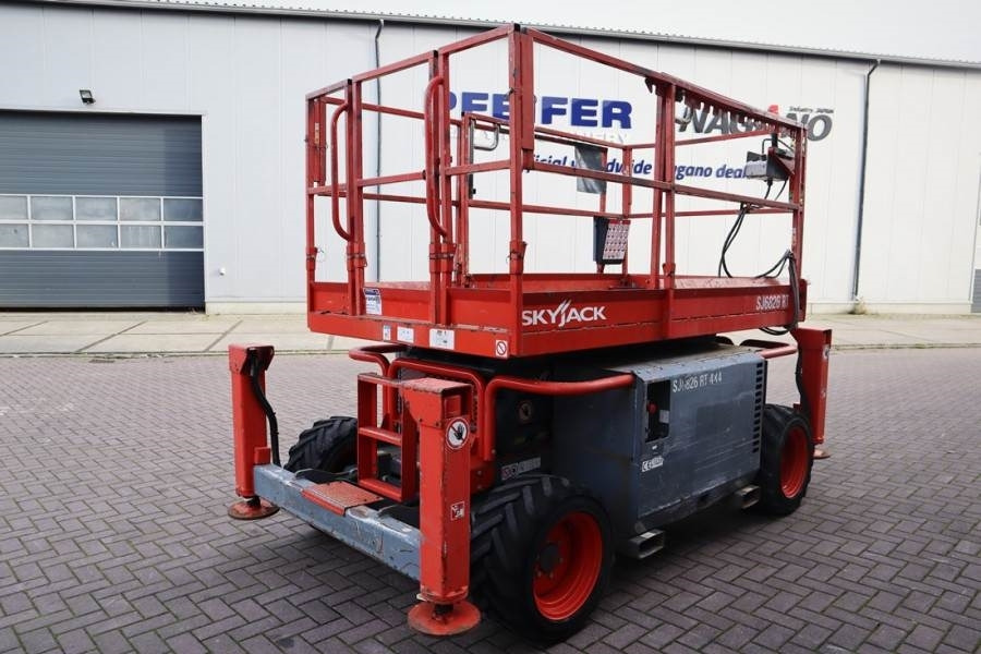 SkyJack SJ6826 Diesel, 4x4 Drive, 10m Working Height, 567k - Ножична работна платформа: снимка 2 SkyJack SJ6826 Diesel, 4x4 Drive, 10m Working Height, 567k - Ножична работна платформа: снимка 2