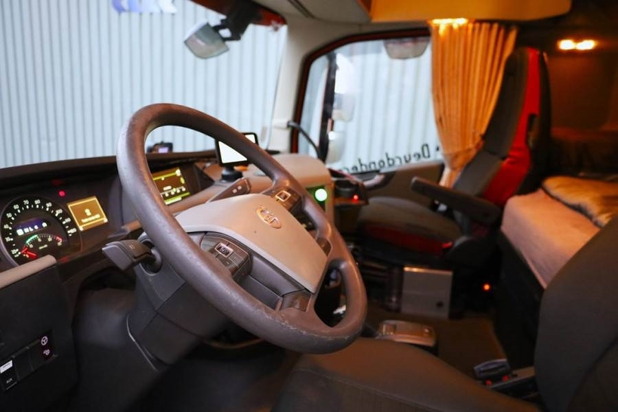 Volvo FH12 With Cormach 135tm Crane Volvo FH12 10x4 With - Кран за всякакви терени: снимка 4 Volvo FH12 With Cormach 135tm Crane Volvo FH12 10x4 With - Кран за всякакви терени: снимка 4
