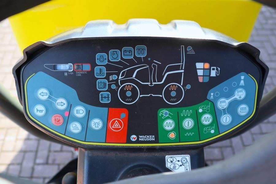 Wacker Neuson RD28-120 Diesel, Front And Rear Vibrating Smooth D - Пътен валяк: снимка 4 Wacker Neuson RD28-120 Diesel, Front And Rear Vibrating Smooth D - Пътен валяк: снимка 4
