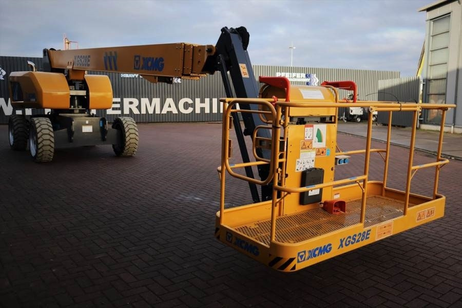 Телескопична платформа XCMG XGS28E Valid inspection, *Guarantee! Diesel, 4x4 D: снимка 6