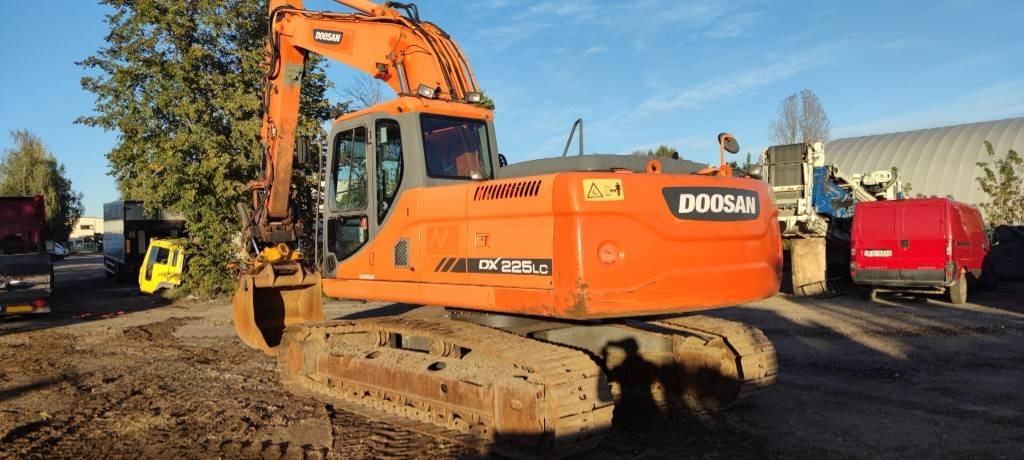 Doosan 225 LC - Верижен багер: снимка 2 Doosan 225 LC - Верижен багер: снимка 2