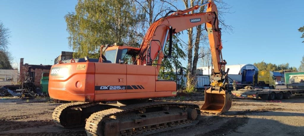 Doosan 225 LC - Верижен багер: снимка 3 Doosan 225 LC - Верижен багер: снимка 3