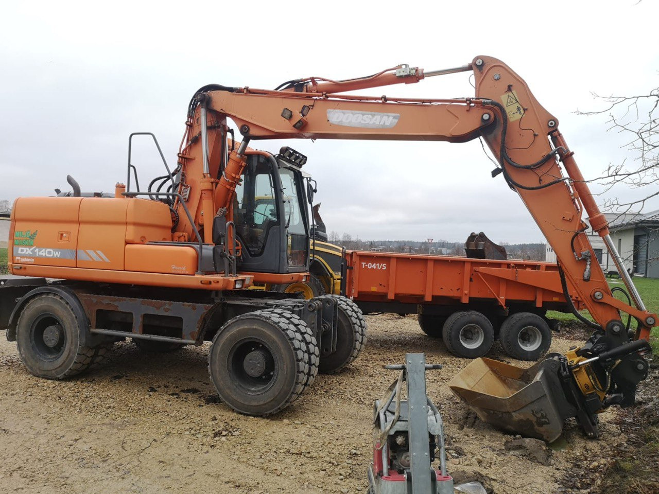 Doosan DX 140 - Колесен багер: снимка 3 Doosan DX 140 - Колесен багер: снимка 3