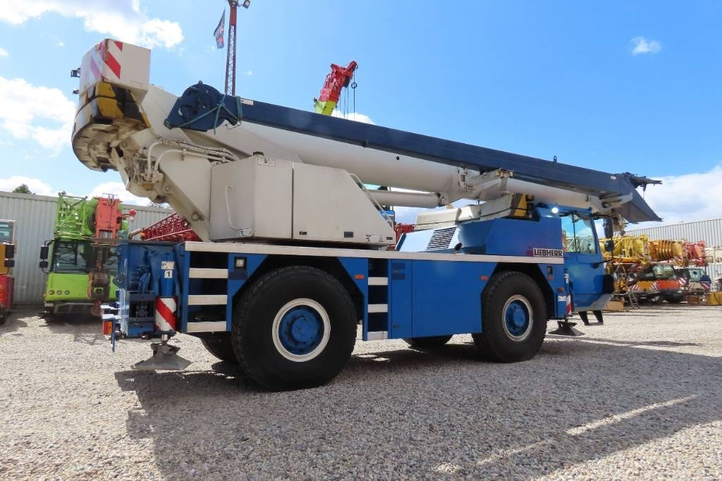 Liebherr LTM 1040-2.1 - Кран за всякакви терени: снимка 3 Liebherr LTM 1040-2.1 - Кран за всякакви терени: снимка 3