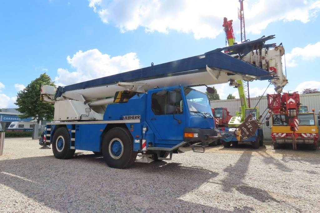 Liebherr LTM 1040-2.1 - Кран за всякакви терени: снимка 2 Liebherr LTM 1040-2.1 - Кран за всякакви терени: снимка 2