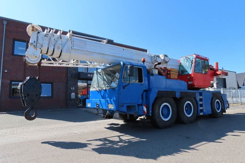 Liebherr LTM 1050-1 - Кран за всякакви терени: снимка 1 Liebherr LTM 1050-1 - Кран за всякакви терени: снимка 1