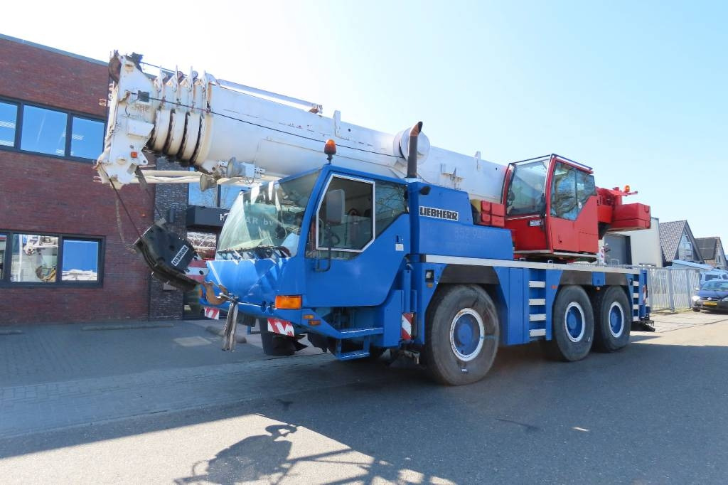 Liebherr LTM 1055-1 - Кран за всякакви терени: снимка 1 Liebherr LTM 1055-1 - Кран за всякакви терени: снимка 1