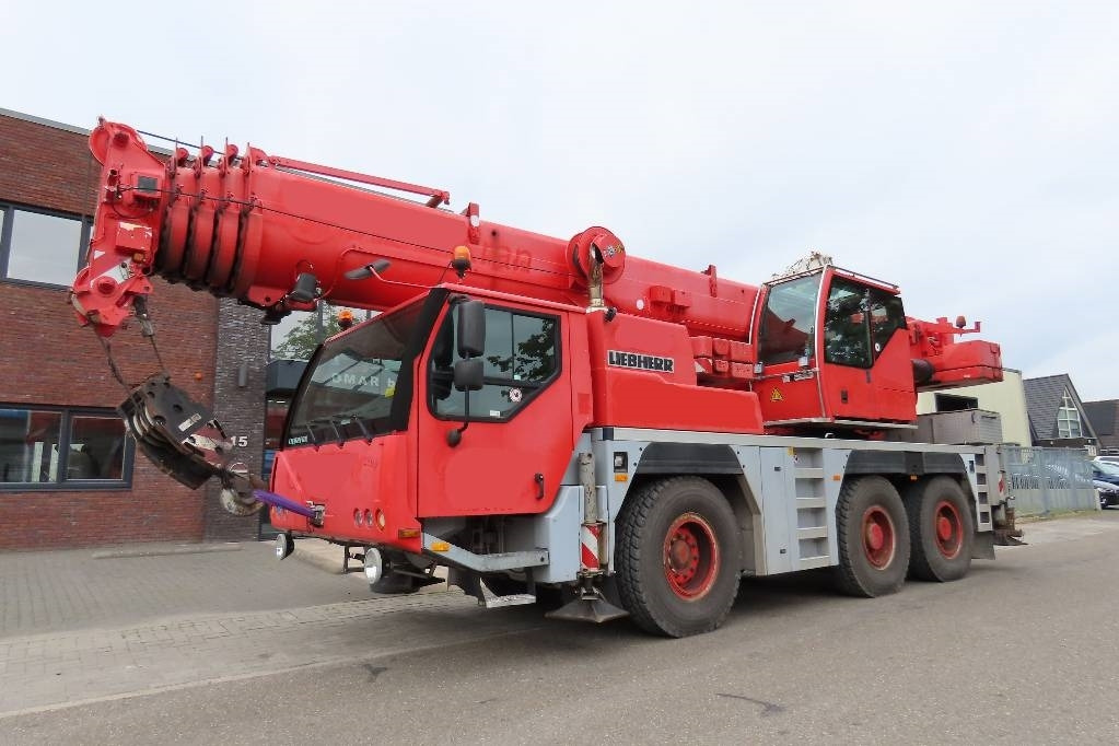 Liebherr LTM 1055-3.2 - Кран за всякакви терени: снимка 1 Liebherr LTM 1055-3.2 - Кран за всякакви терени: снимка 1