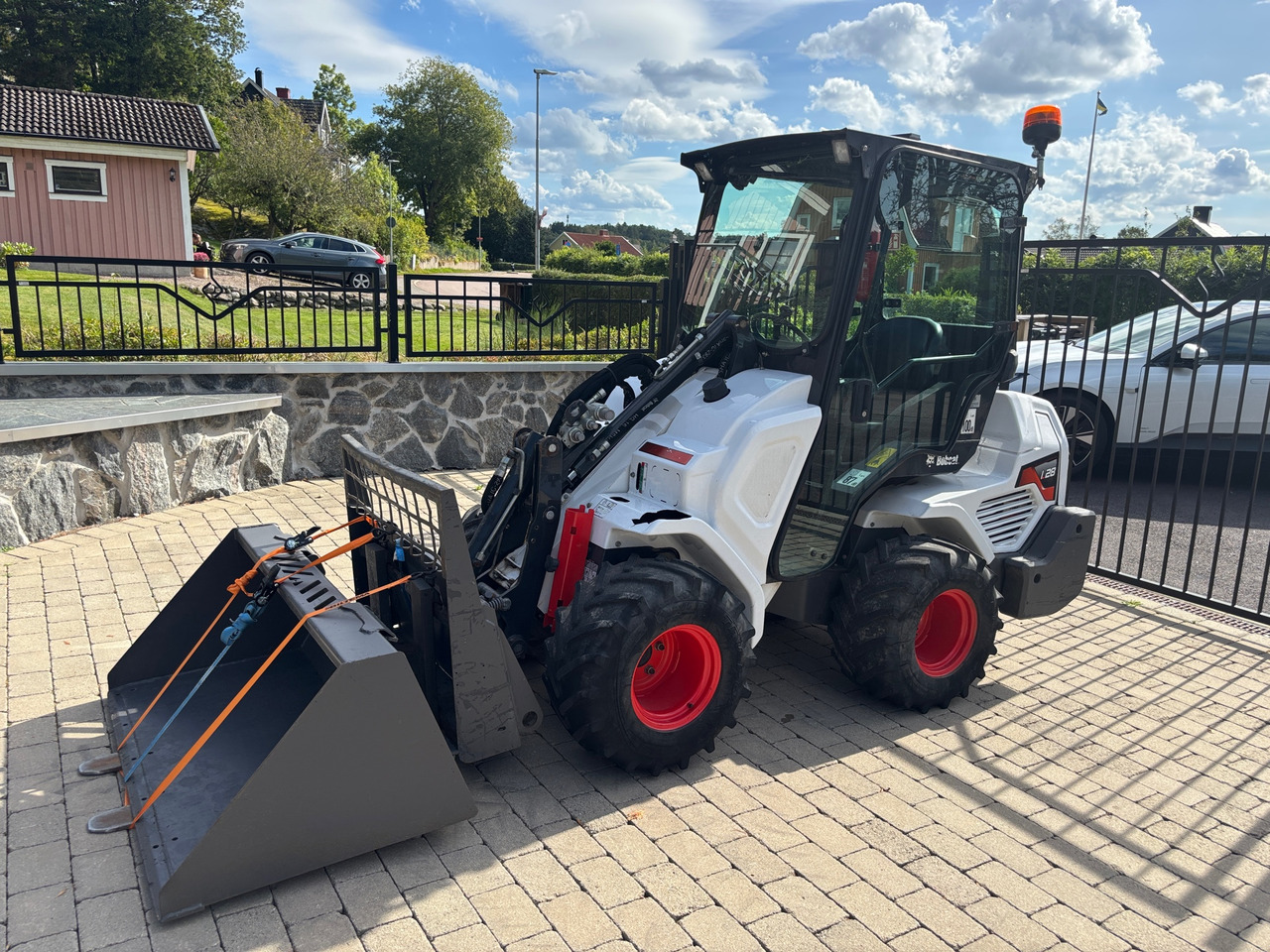 Bobcat L28 - Колесен товарач: снимка 1 Bobcat L28 - Колесен товарач: снимка 1