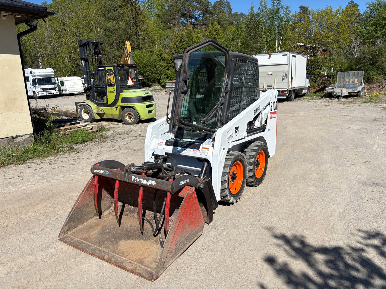 Bobcat S100 - Багер-товарач: снимка 1 Bobcat S100 - Багер-товарач: снимка 1