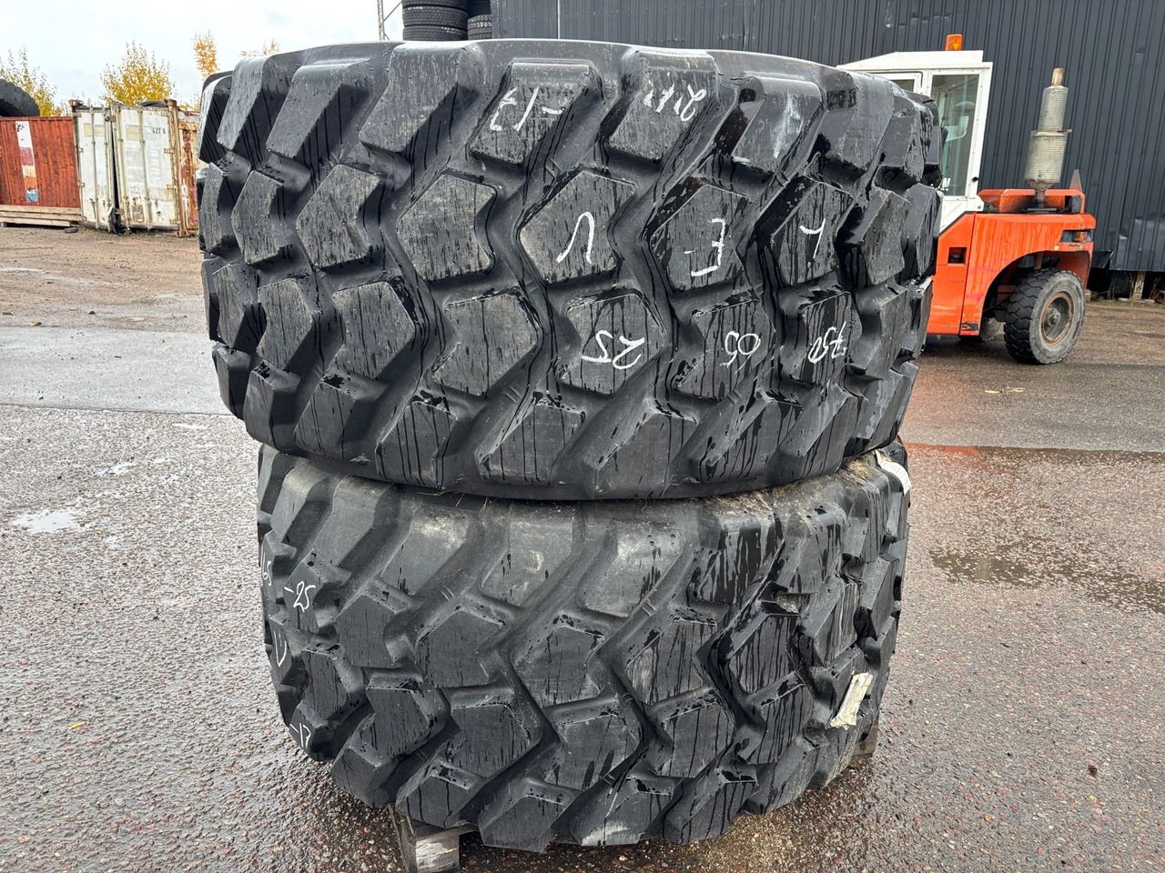 Bridgestone V-Steel radial - Гума за Строителна техника: снимка 1 Bridgestone V-Steel radial - Гума за Строителна техника: снимка 1