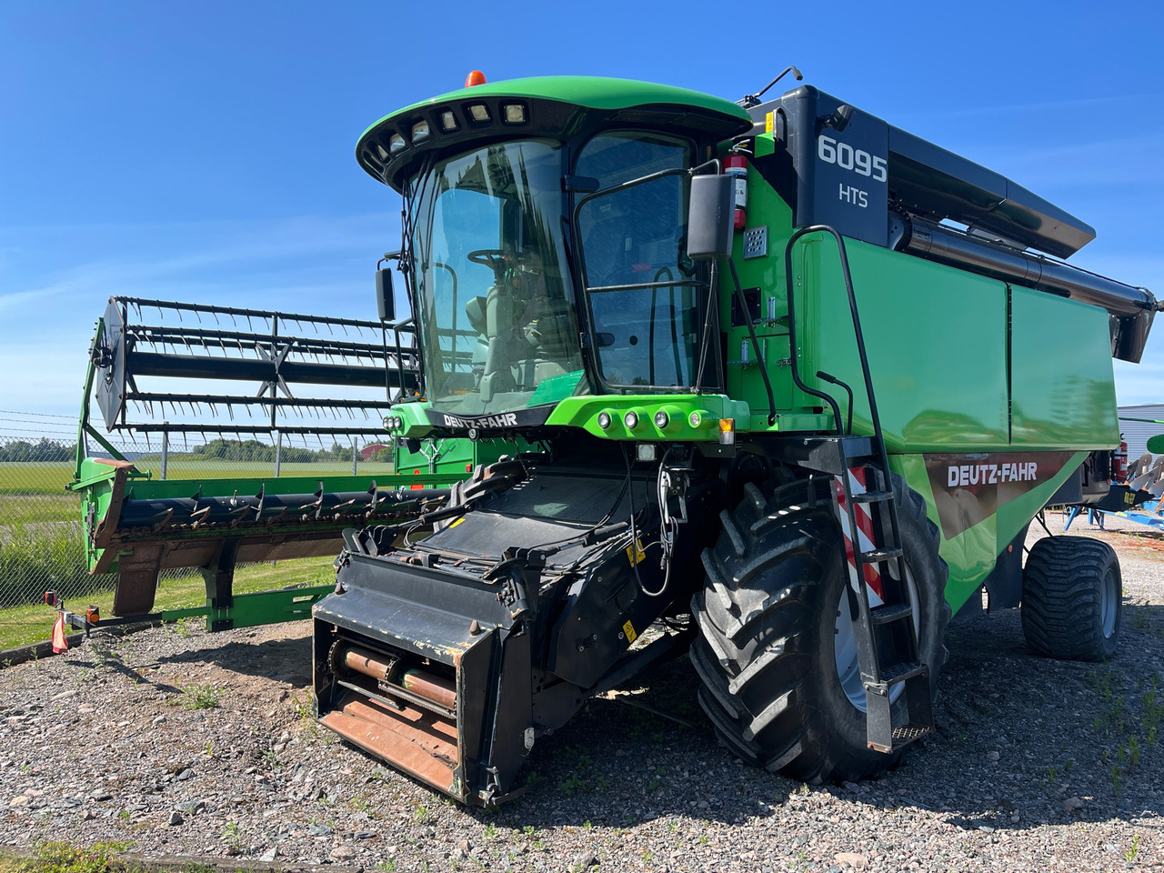 Deutz-Fahr 6228 - Зърнокомбайн: снимка 1 Deutz-Fahr 6228 - Зърнокомбайн: снимка 1