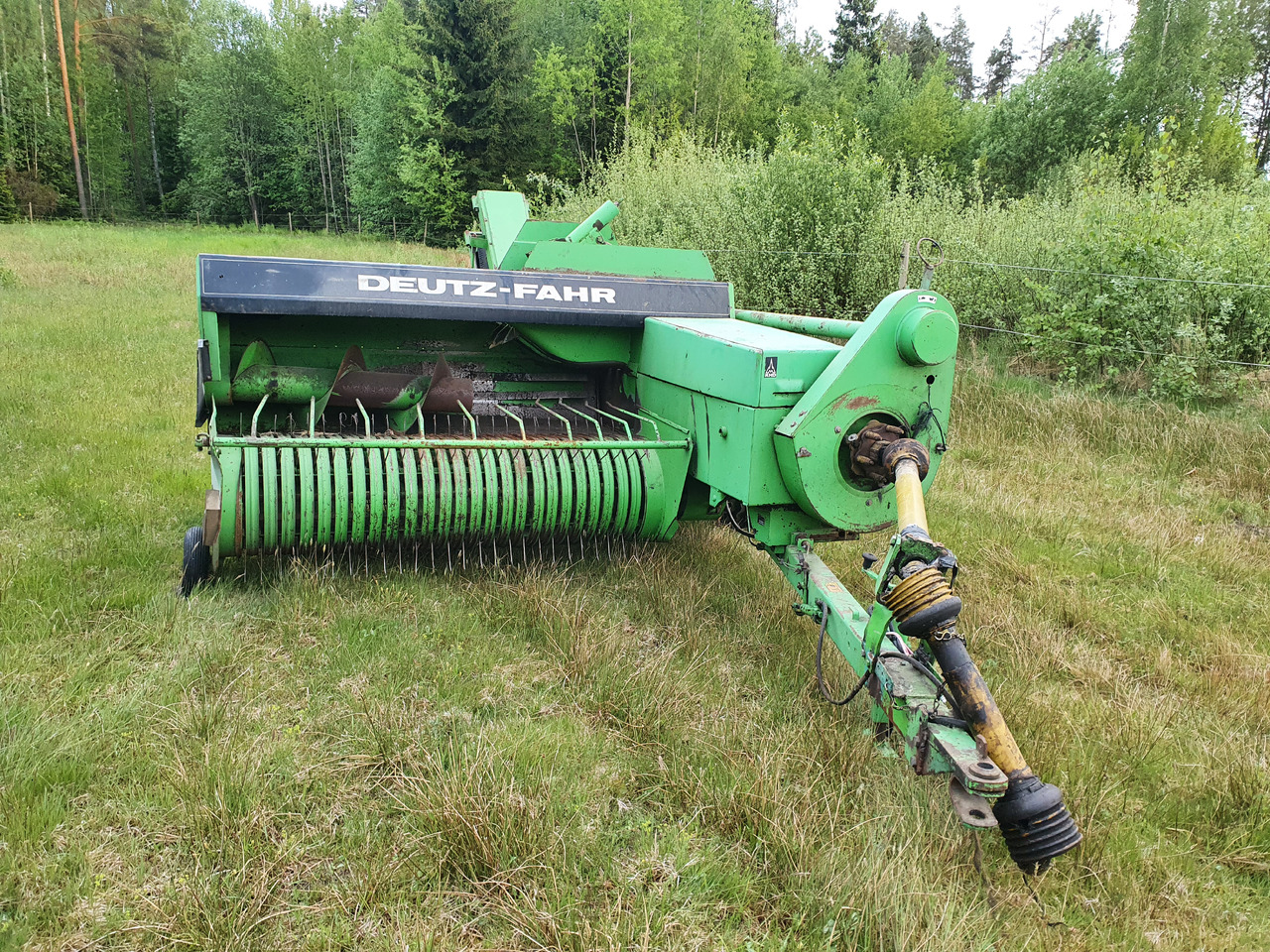 Deutz-Fahr HD 490 - Рулонна сламопреса: снимка 1 Deutz-Fahr HD 490 - Рулонна сламопреса: снимка 1