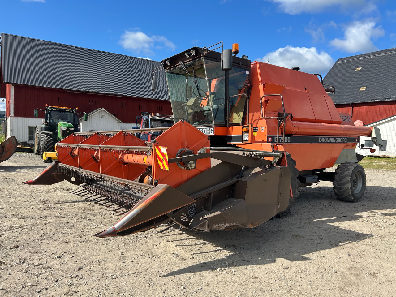 Dronningborg D 7500 - Зърнокомбайн: снимка 1 Dronningborg D 7500 - Зърнокомбайн: снимка 1