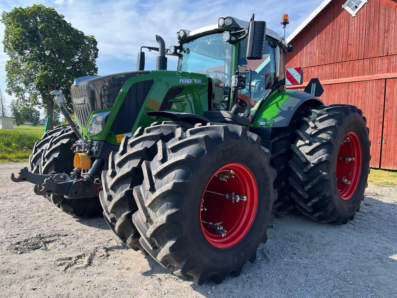 Fendt 828 Vario - Трактор: снимка 1 Fendt 828 Vario - Трактор: снимка 1