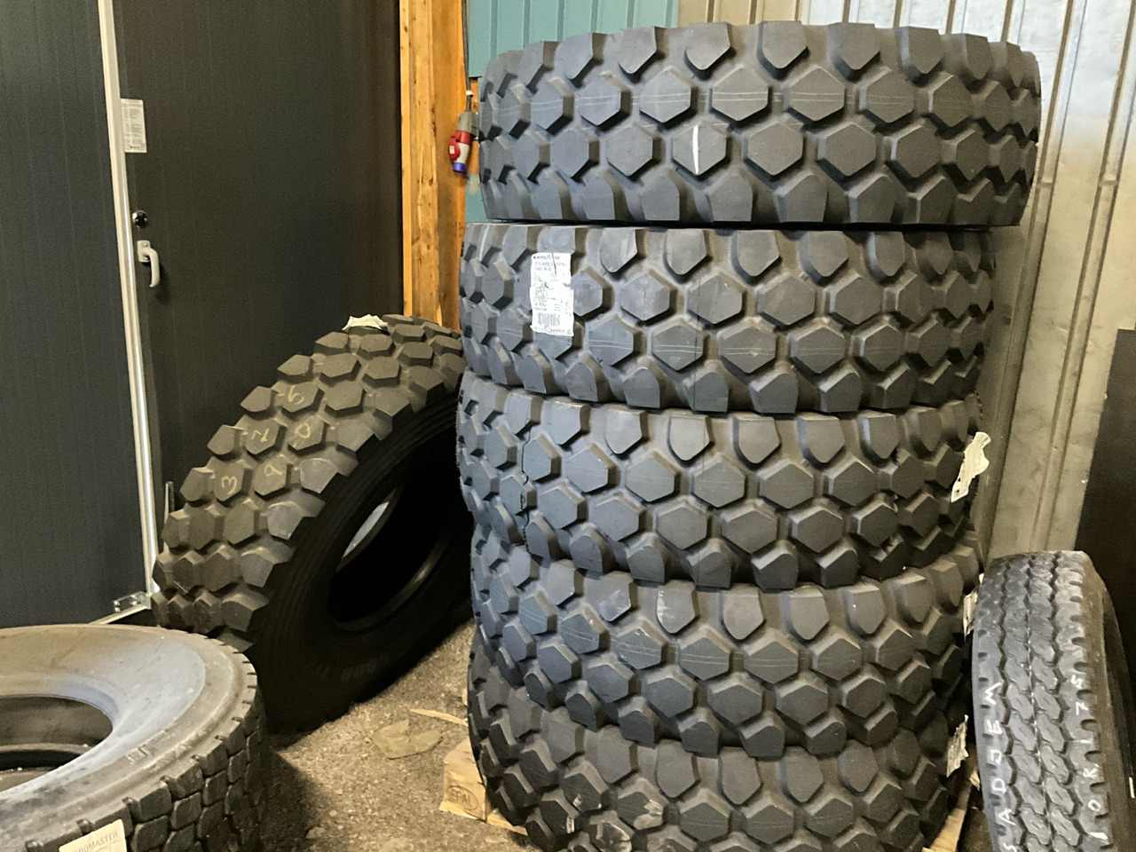 GoodYear Offro 164G M+S - Гума за Строителна техника: снимка 1 GoodYear Offro 164G M+S - Гума за Строителна техника: снимка 1