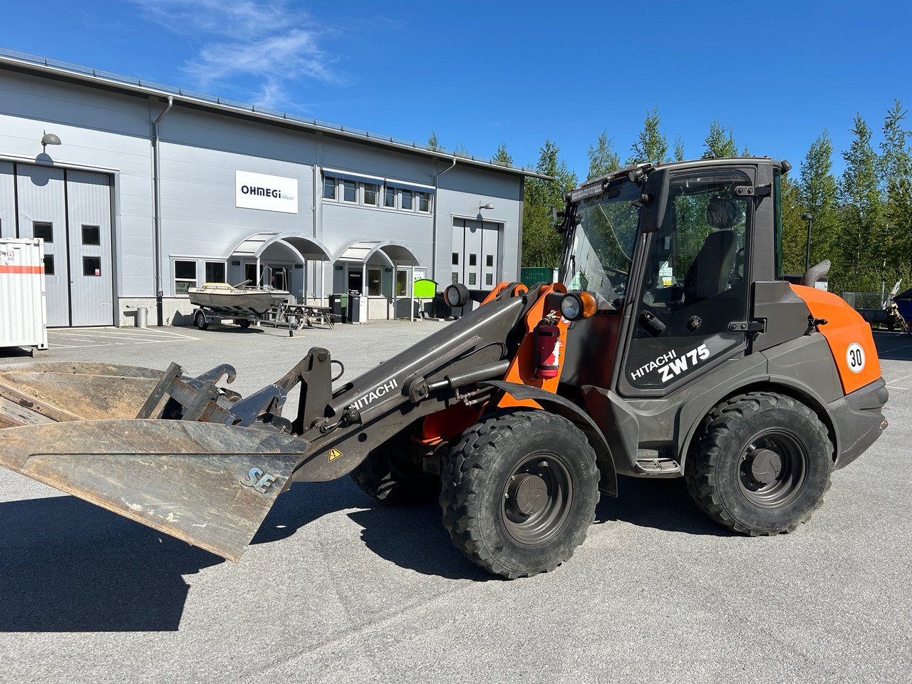 Hitachi ZW75 - Колесен товарач: снимка 1 Hitachi ZW75 - Колесен товарач: снимка 1