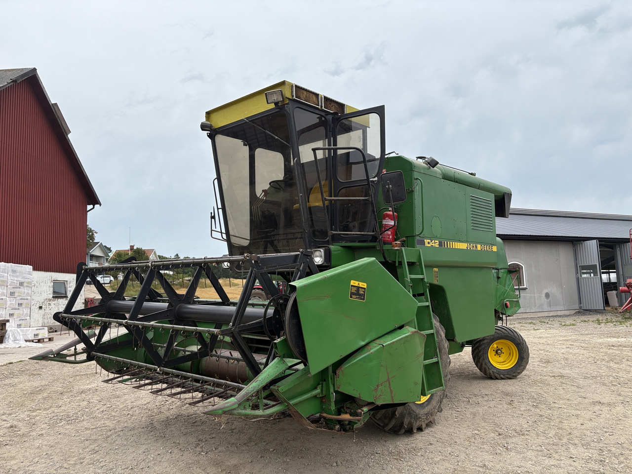 John Deere 1042 - Зърнокомбайн: снимка 1 John Deere 1042 - Зърнокомбайн: снимка 1