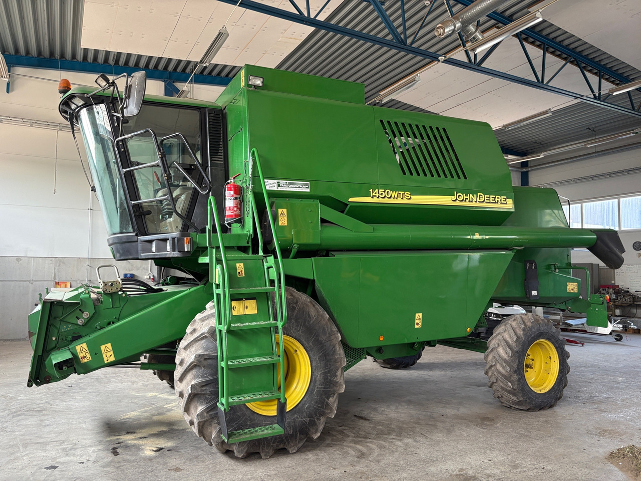 John Deere 1450WTS - Зърнокомбайн: снимка 1 John Deere 1450WTS - Зърнокомбайн: снимка 1