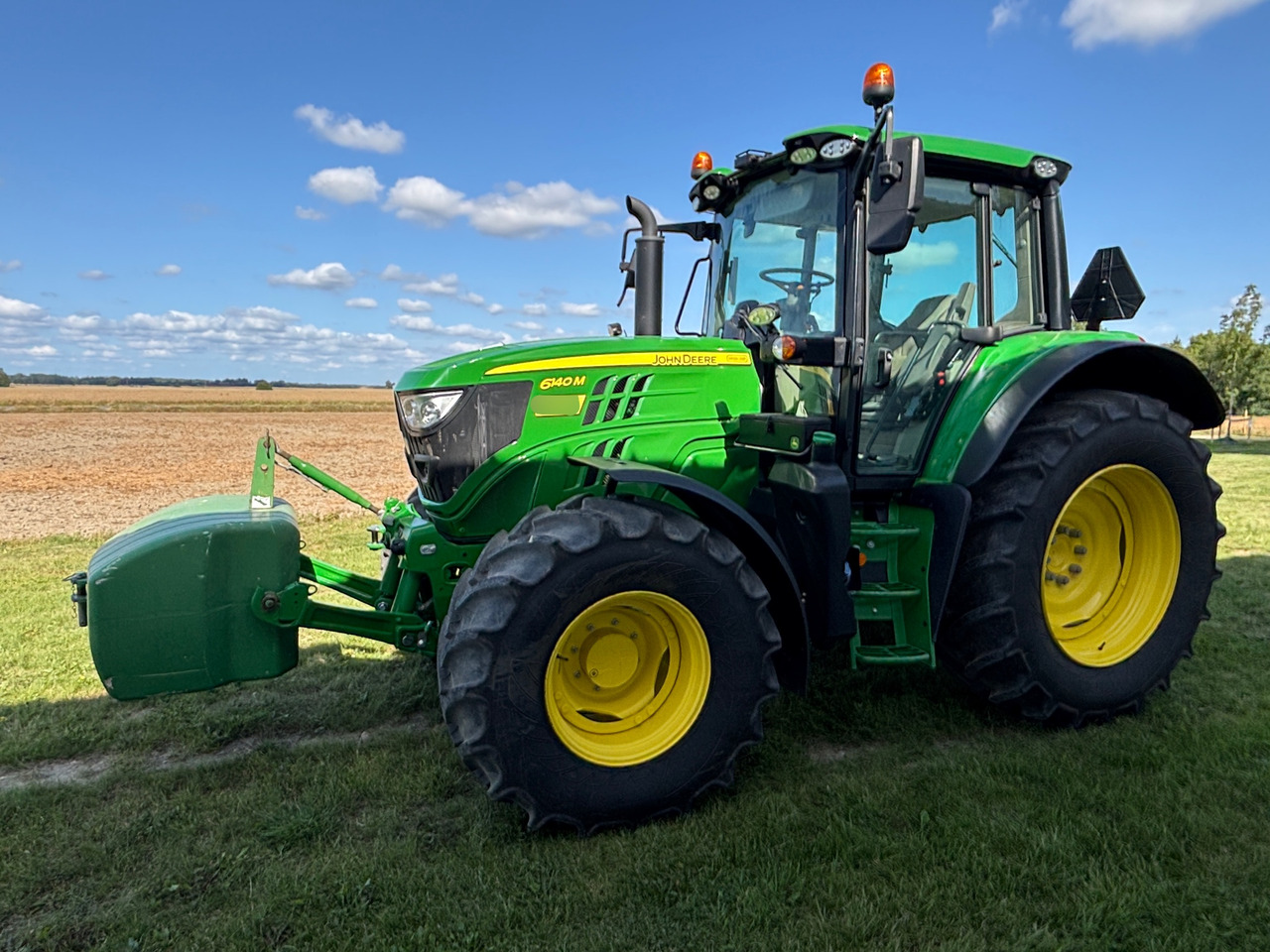 John Deere 6140M - Трактор: снимка 1 John Deere 6140M - Трактор: снимка 1