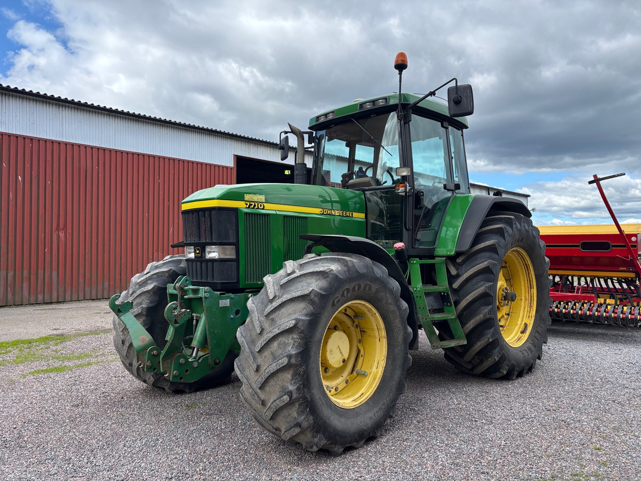 John Deere 7710 - Трактор: снимка 1 John Deere 7710 - Трактор: снимка 1