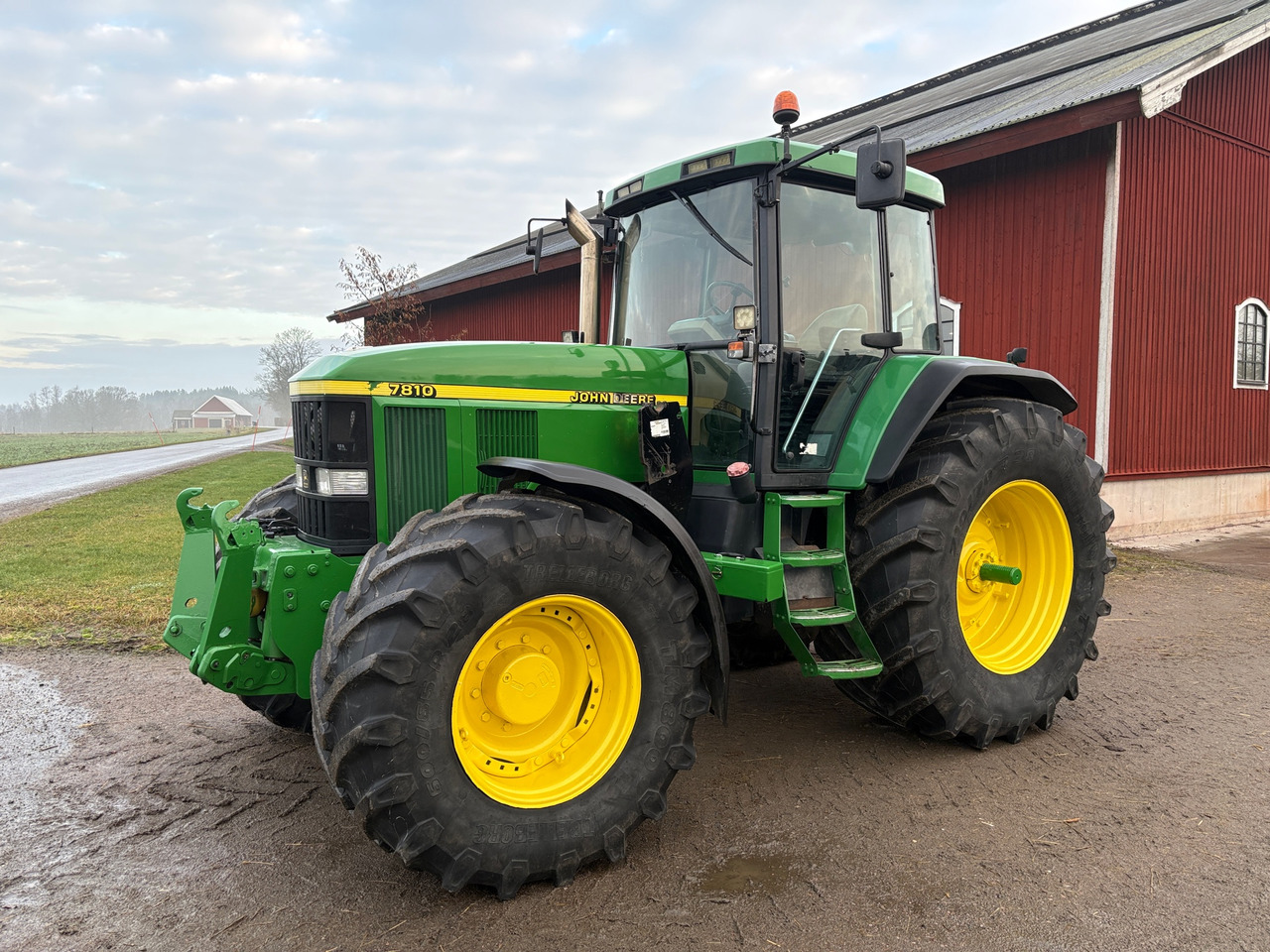 John Deere 7810 - Трактор: снимка 1 John Deere 7810 - Трактор: снимка 1