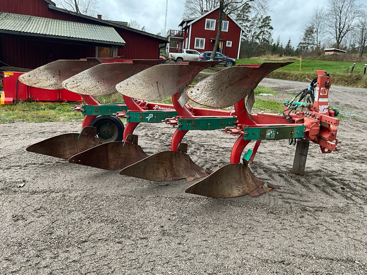 Kverneland ES80 - Плуг: снимка 1 Kverneland ES80 - Плуг: снимка 1