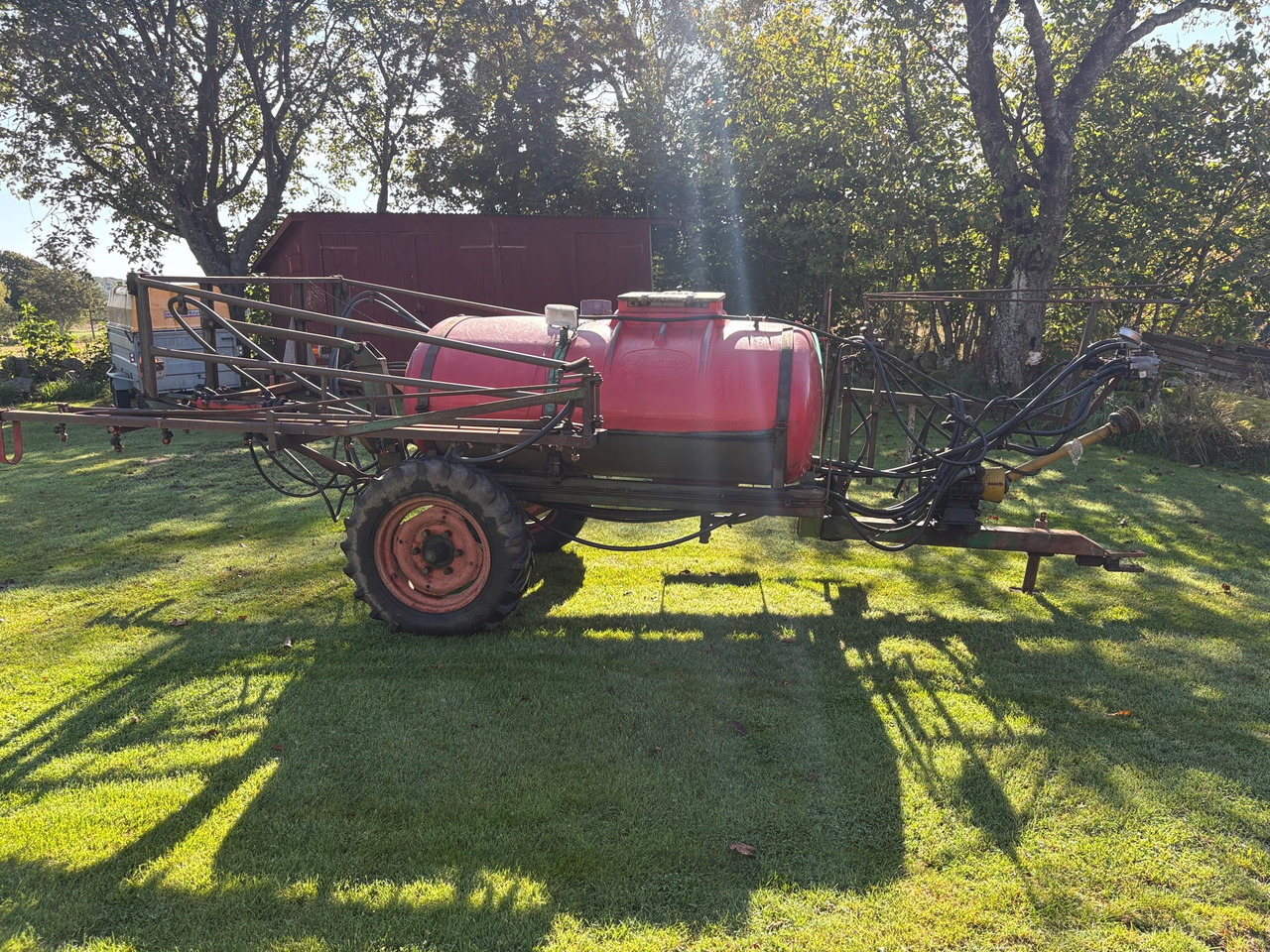 Moteska 1500 l - Пръскачка: снимка 1 Moteska 1500 l - Пръскачка: снимка 1
